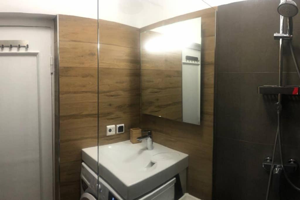 New Comfortable Apartment Nearby Promenade In 5 Minutes From Old Town Of Riga. Kültér fotó